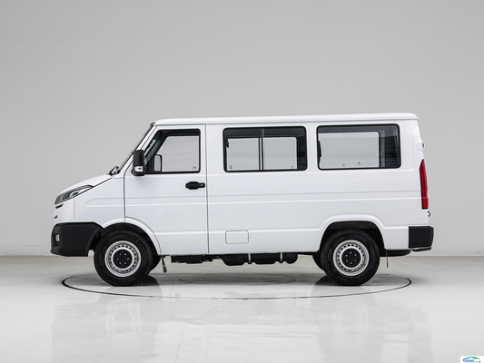 Iveco 디젤 승인 및 화물 운송용 다기능 터치 스크린 MPV