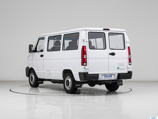 Iveco 디젤 승인 및 화물 운송용 다기능 터치 스크린 MPV