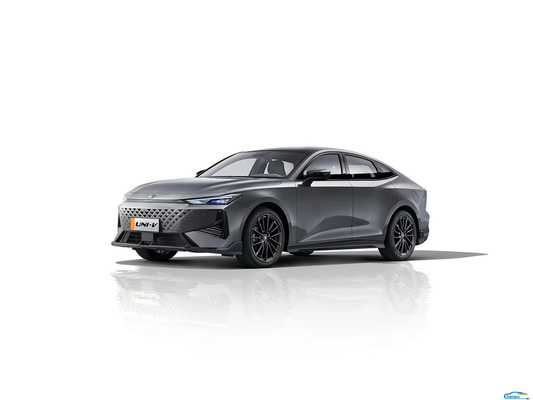 차간 UNI-V 2024 1.5T 승용용 연료 가동 자동차와 맥퍼슨 전면 서펜션