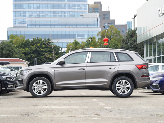 2023 스코다 코디아크 2.0T 186hp 220hp 5/7 좌석 터치 스크린 전기 주차 브레이크 폭스바겐용 가솔린 자동차