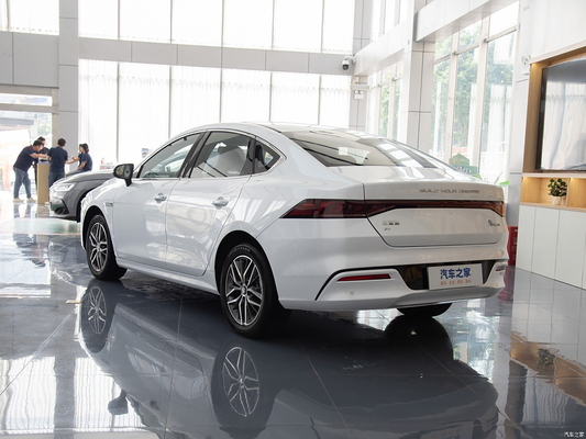2024 BYD 퀸 플러스 EV와 DM-i 하이브리드 세단으로 운전 경험을 혁신하세요