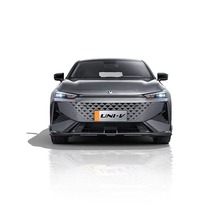 차간 UNI-V 2024 1.5T 승용용 연료 가동 자동차와 맥퍼슨 전면 서펜션